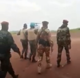 Le contingent mauritanien de la MINUSCA négocie avec les généraux des formations de bandits du CPC sur l’aérodrome de NGAKOBO