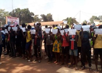 Manifestations près du siège de la MINUSCA. Les Centrafricains disent « Non à la Minusca, Non au coup d’État en gestation »